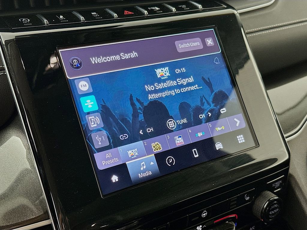 Certified 2023 Jeep Grand Cherokee Laredo w/ Luxury Tech Group I AWD/4WD image 24