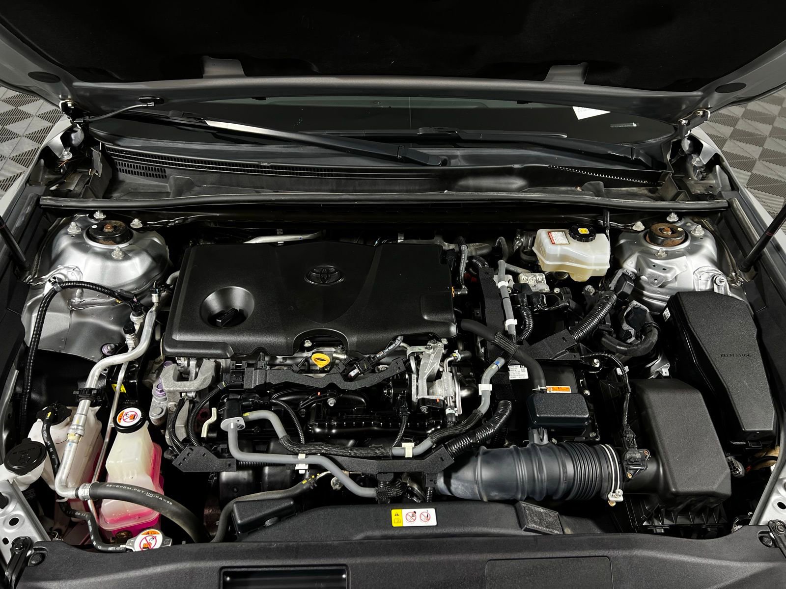 Certified 2020 Toyota Camry LE image 9