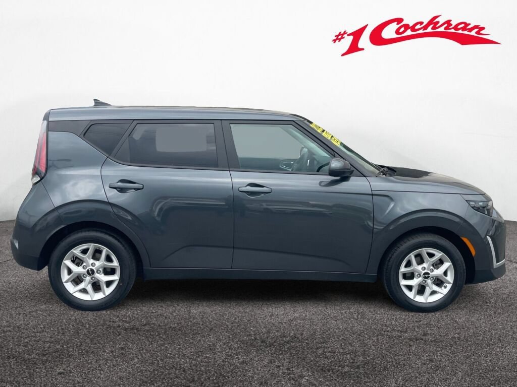 Used 2023 Kia Soul LX w/ Option Group 015 FWD image 8