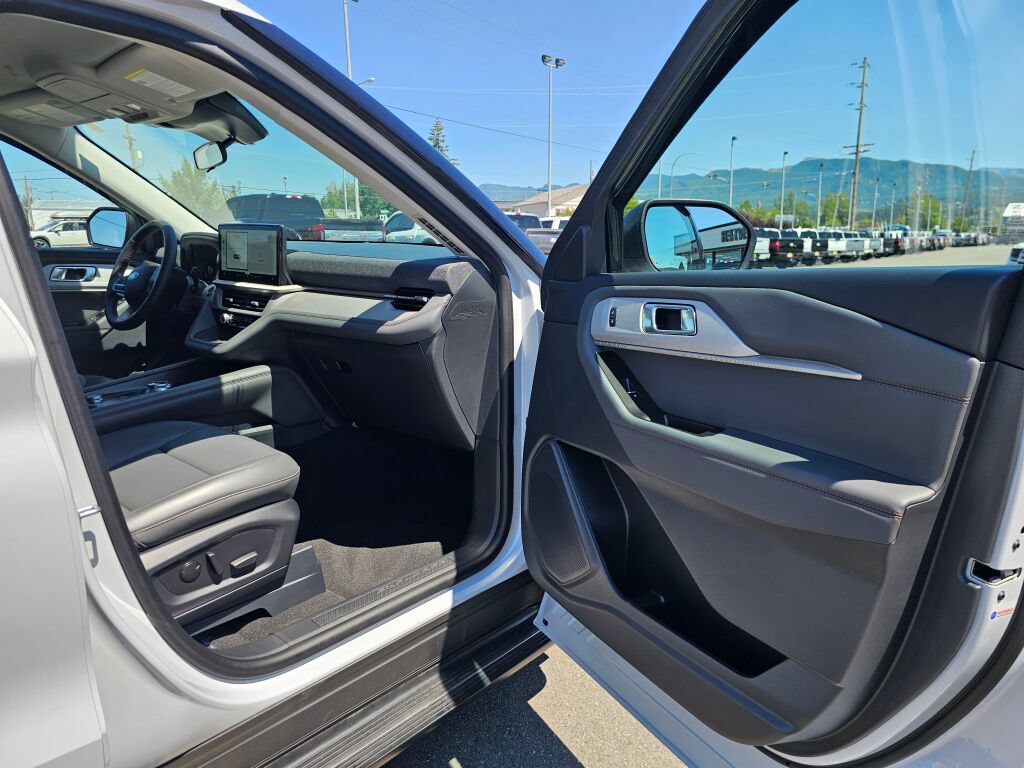 Certified 2025 Ford Explorer Active w/ Active Comfort Package AWD/4WD image 16