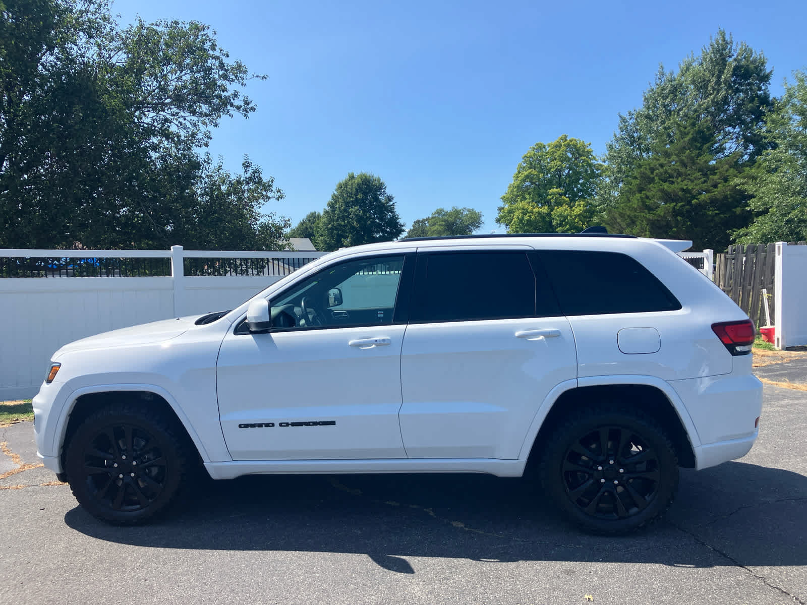 Used 2020 Jeep Grand Cherokee Altitude AWD/4WD image 6
