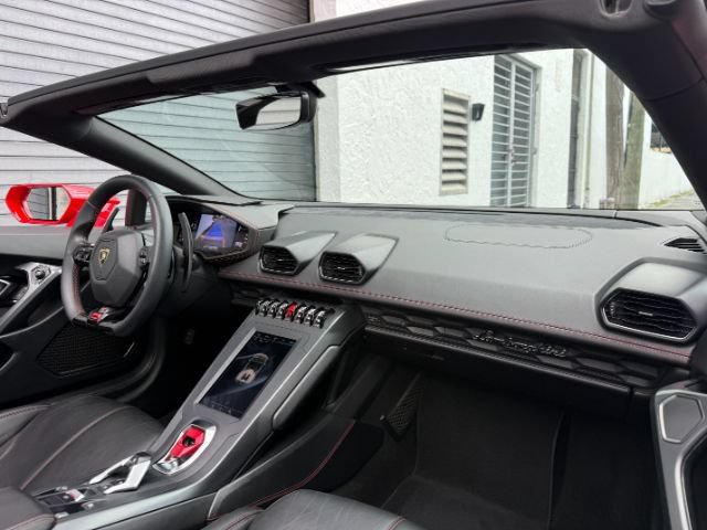 Used 2021 Lamborghini Huracan EVO RWD image 14