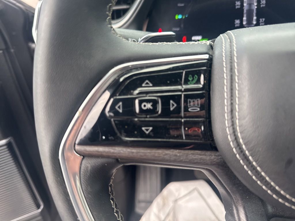 Used 2023 Jeep Grand Cherokee Overland w/ Luxury Tech Group IV image 18