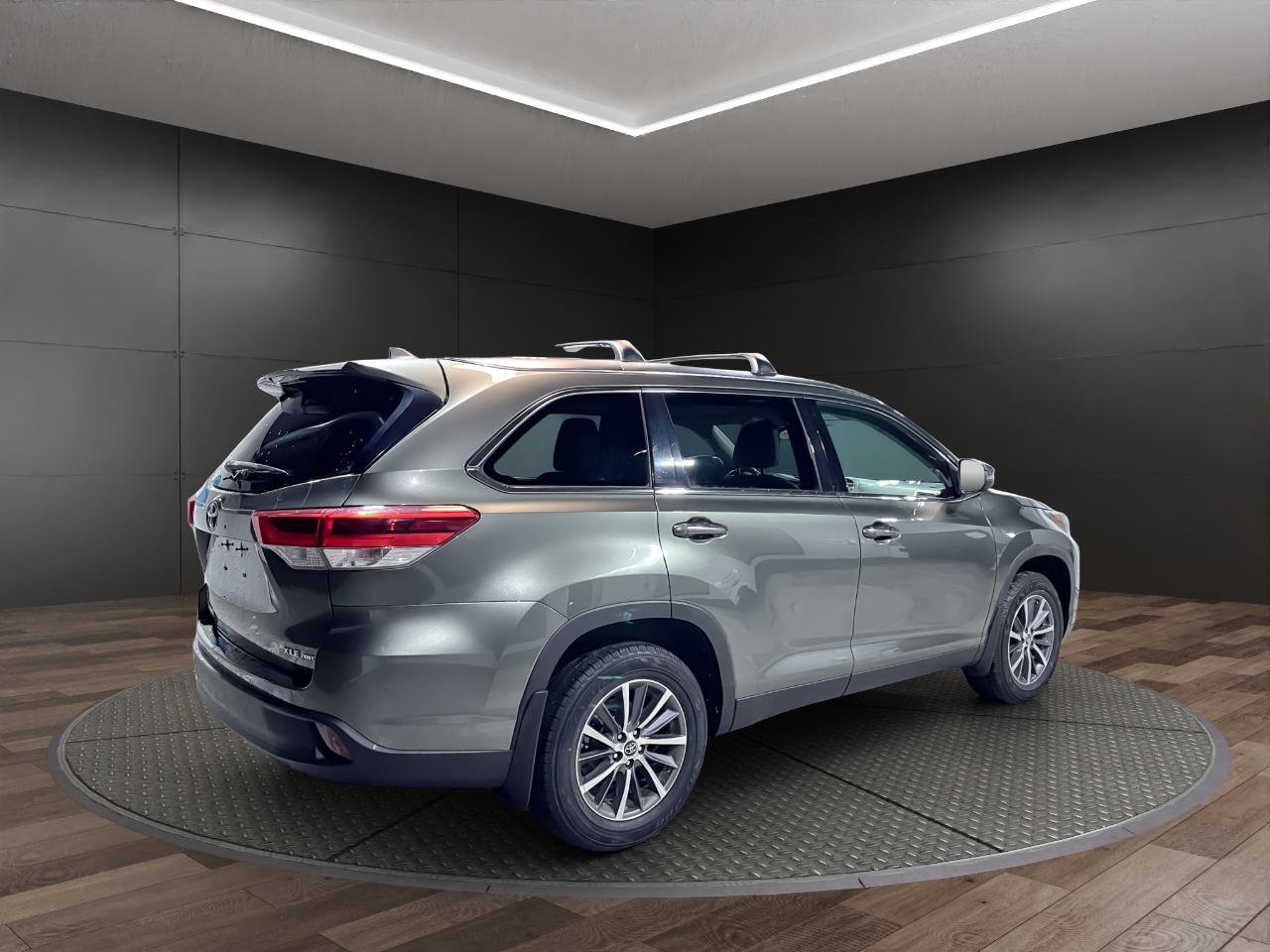 Used 2019 Toyota Highlander XLE image 8
