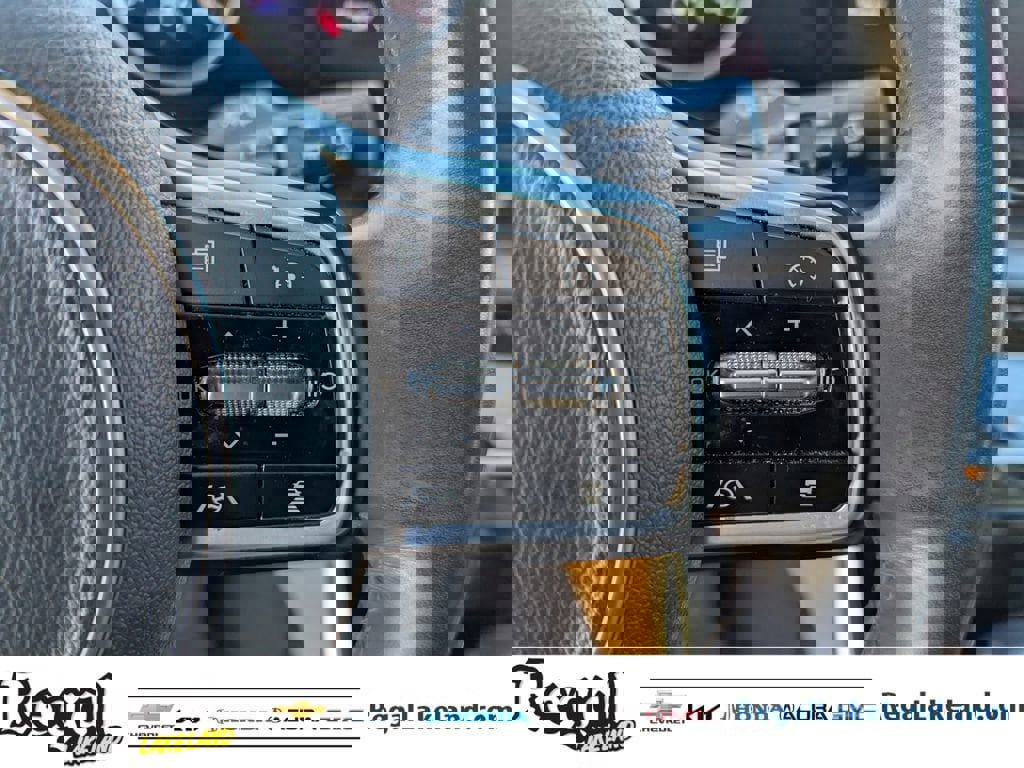 Used 2023 Kia Carnival EX image 29