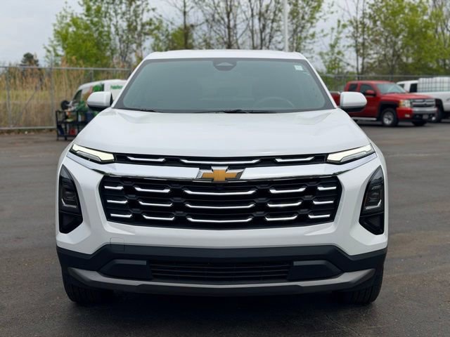 Used 2026 Chevrolet Equinox LT FWD image 2