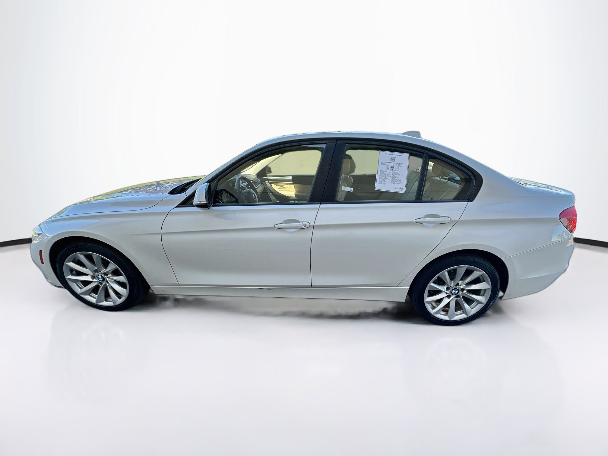 Used 2018 BMW 320i xDrive Sedan AWD/4WD image 4