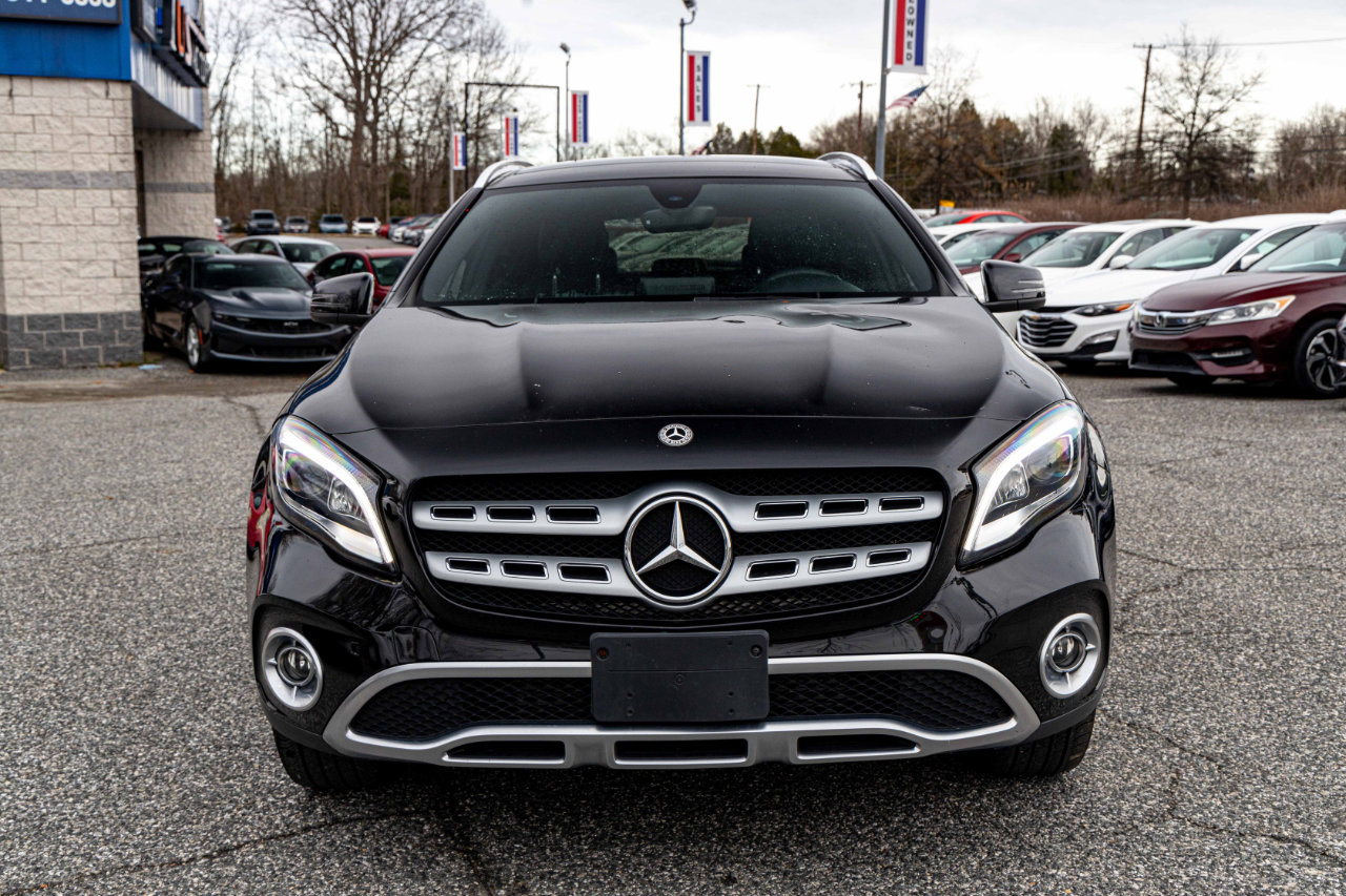 Used 2020 Mercedes-Benz GLA 250 4MATIC w/ Premium Package image 2