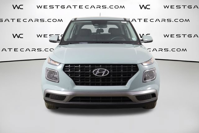 Used 2025 Hyundai Venue SE FWD image 2