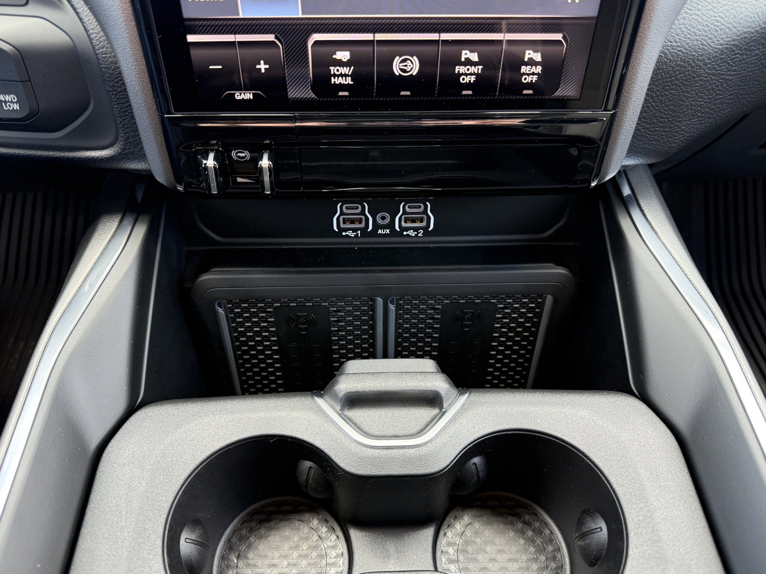 New 2026 RAM 2500 Laramie AWD/4WD image 13