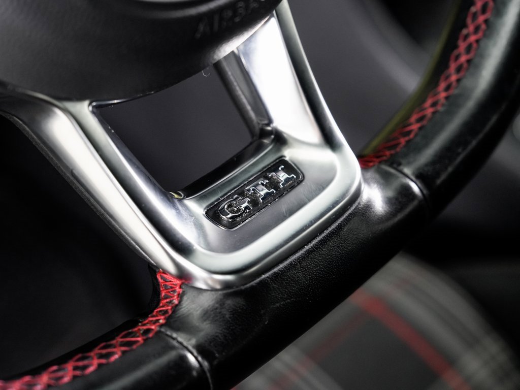 Used 2017 Volkswagen Golf S image 14