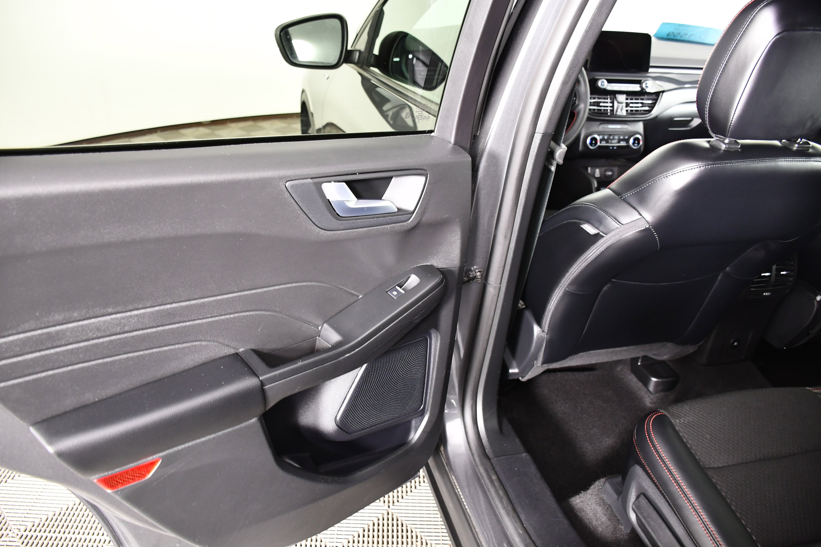 Used 2025 Ford Escape ST-Line image 44