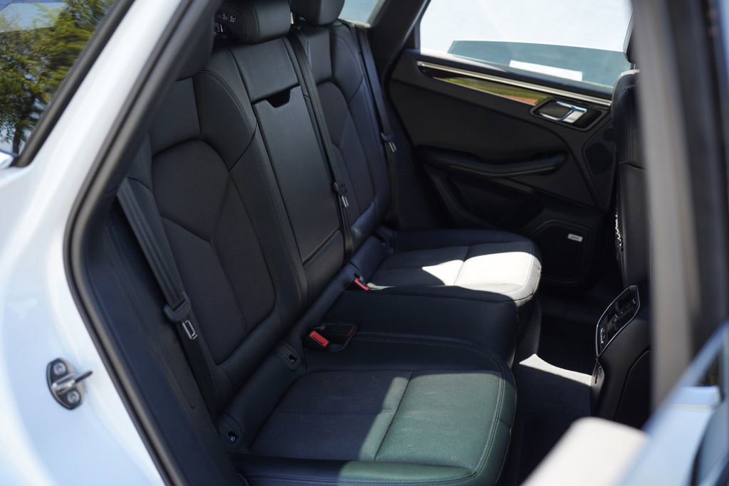 Used 2022 Porsche Macan AWD/4WD image 26
