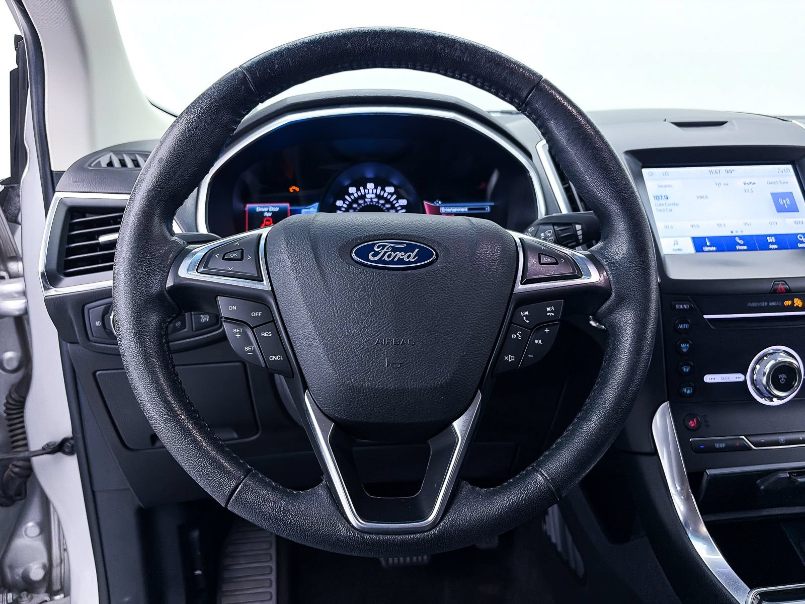 Used 2019 Ford Edge Titanium FWD image 29