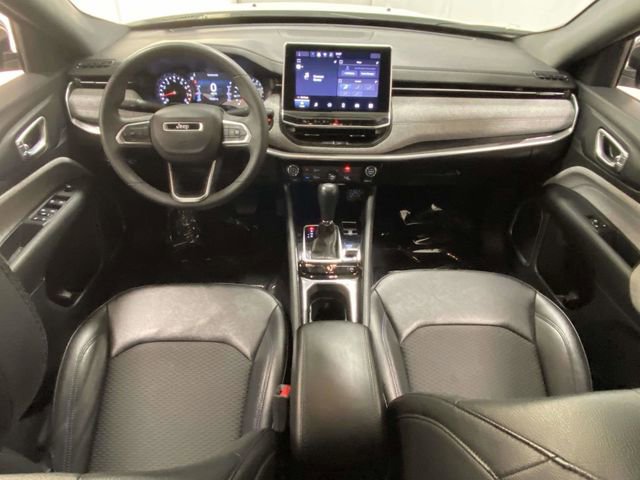 Used 2024 Jeep Compass Latitude image 9