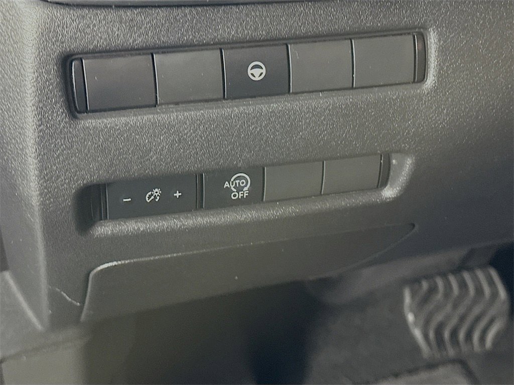 Used 2023 Nissan Rogue SV image 19