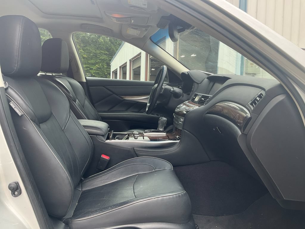Used 2016 INFINITI Q70 L 3.7 w/ Deluxe Touring Package RWD image 12