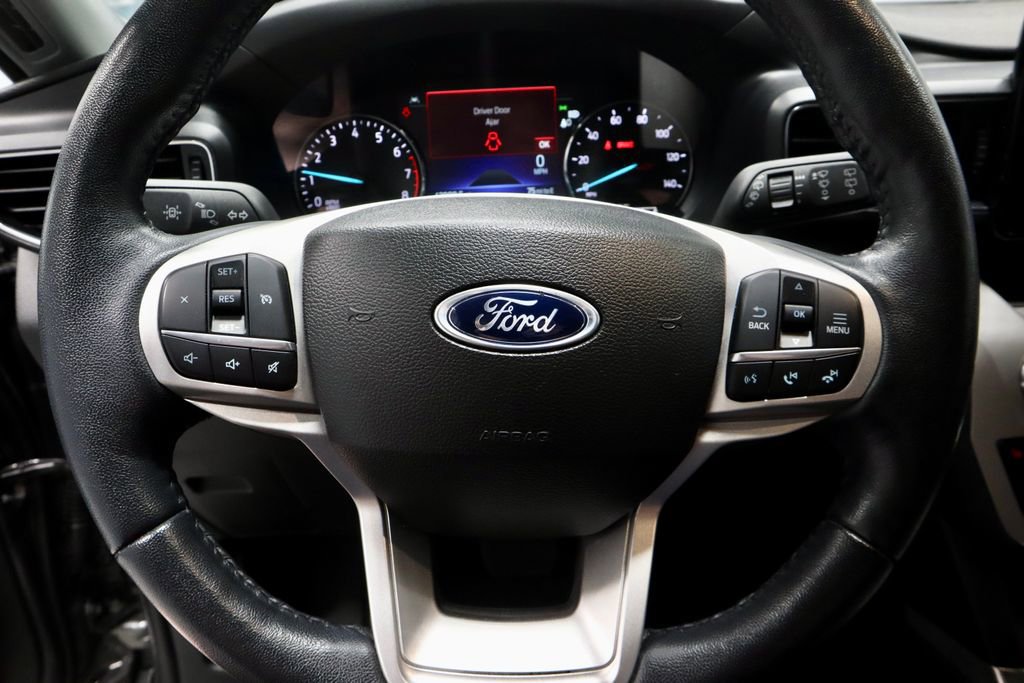 Used 2023 Ford Explorer XLT w/ Equipment Group 202A AWD/4WD image 32
