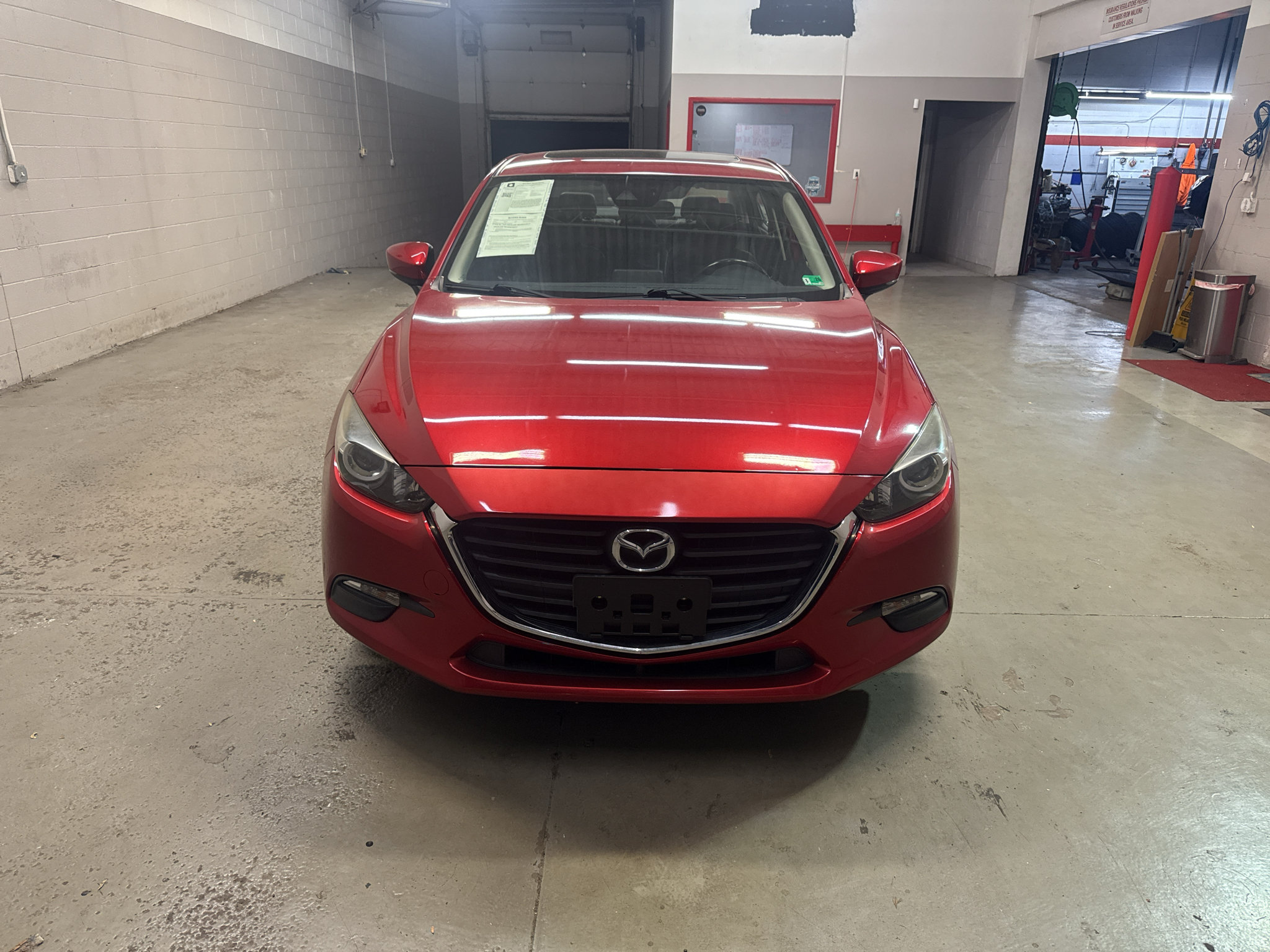 Used 2018 MAZDA MAZDA3 Touring FWD image 2