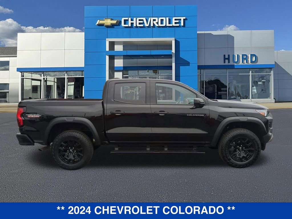 Used 2024 Chevrolet Colorado Trail Boss w/ Advanced Trailering Package AWD/4WD image 3
