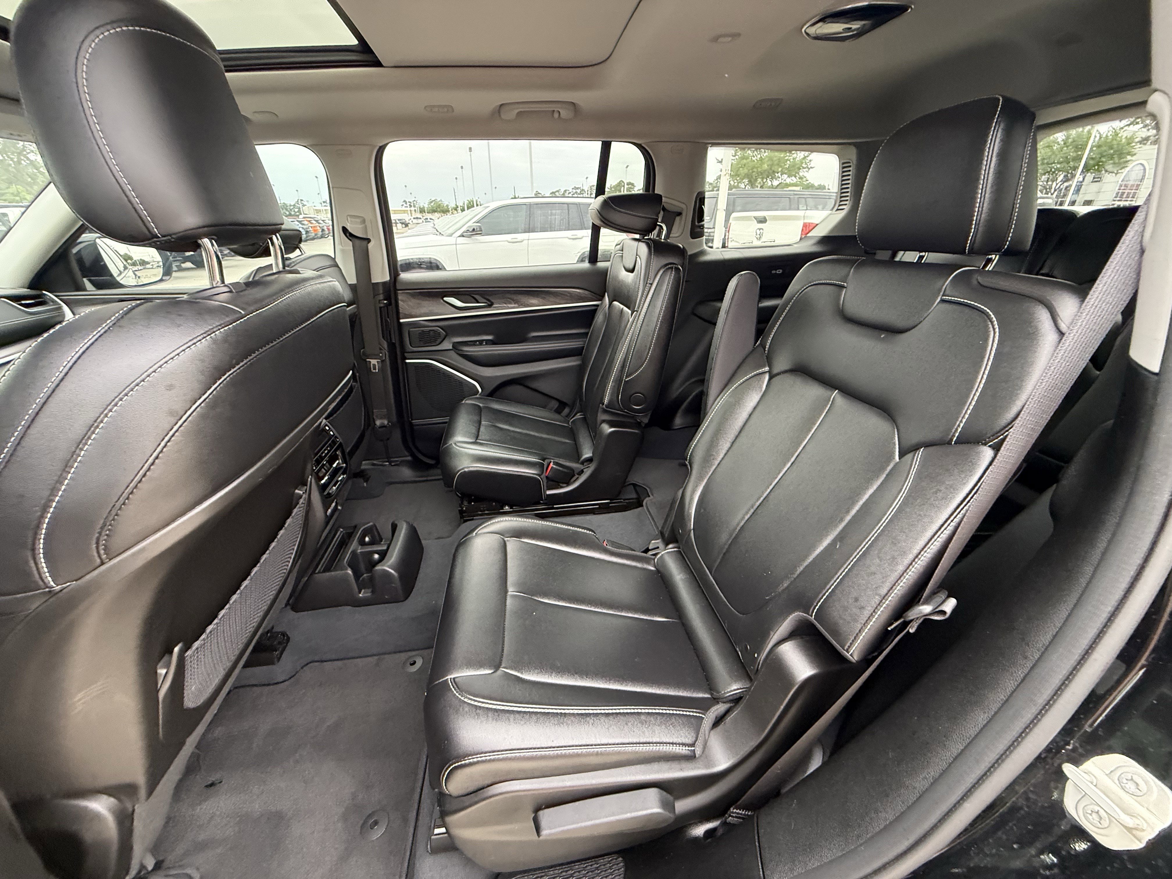 Used 2023 Jeep Grand Cherokee L Limited w/ Trailer Tow Group (B) image 31