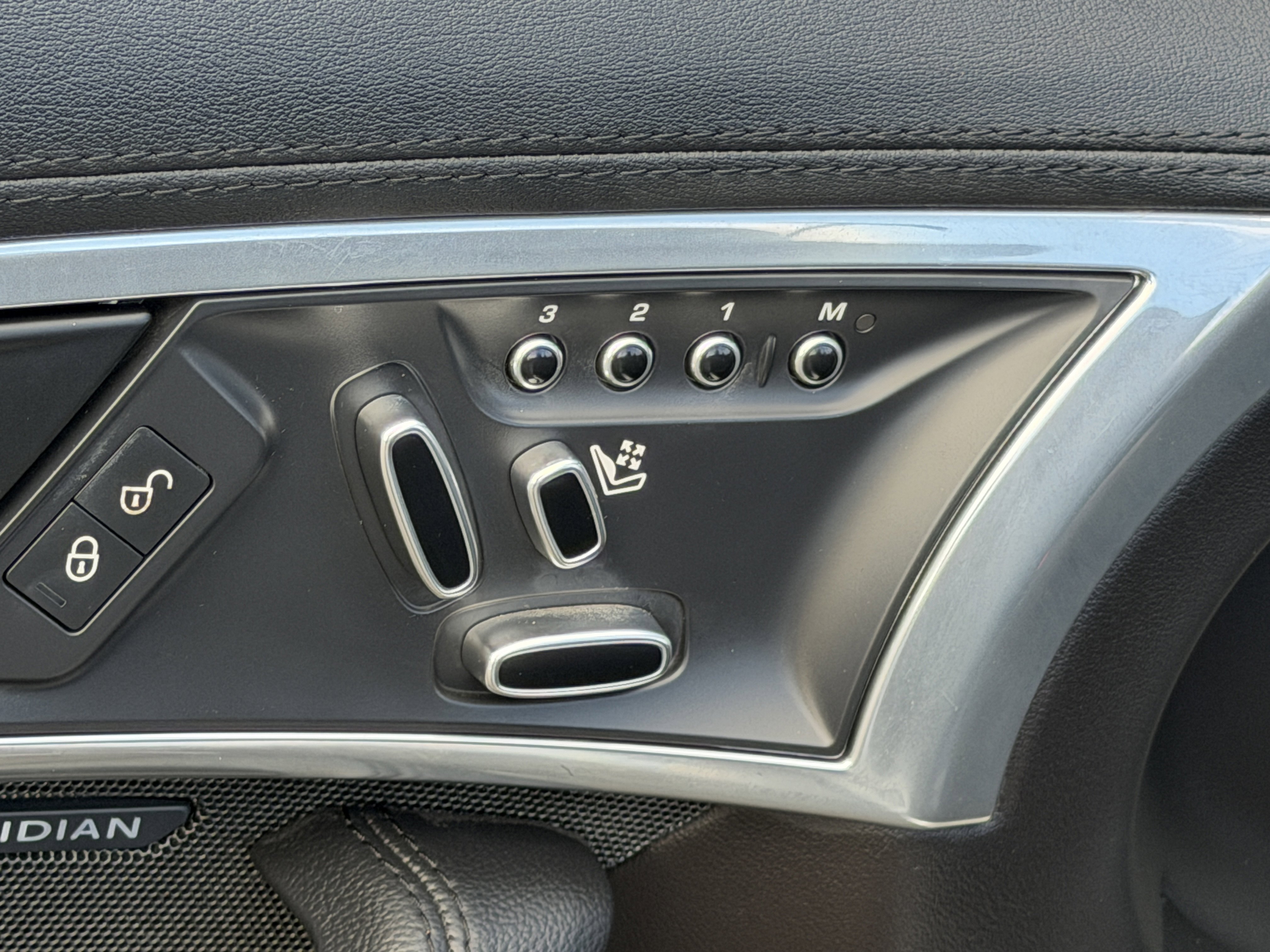 Used 2020 Jaguar F-TYPE Convertible image 16