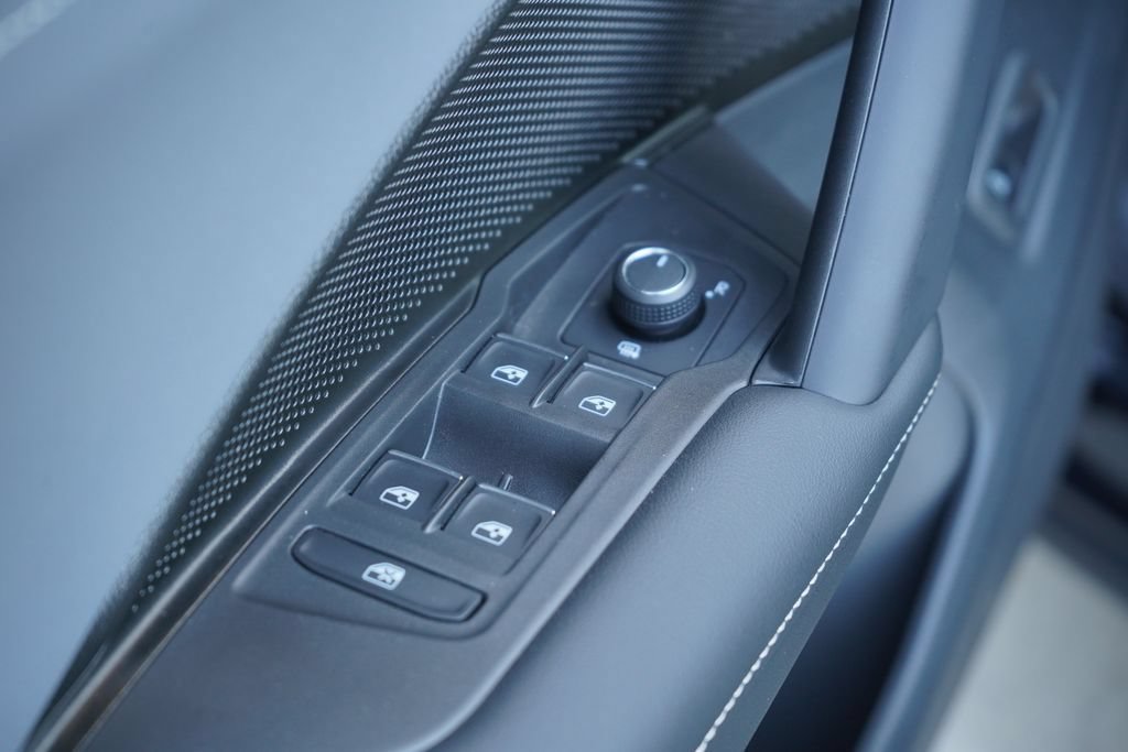 New 2026 Volkswagen Tiguan SE R-Line AWD/4WD image 12