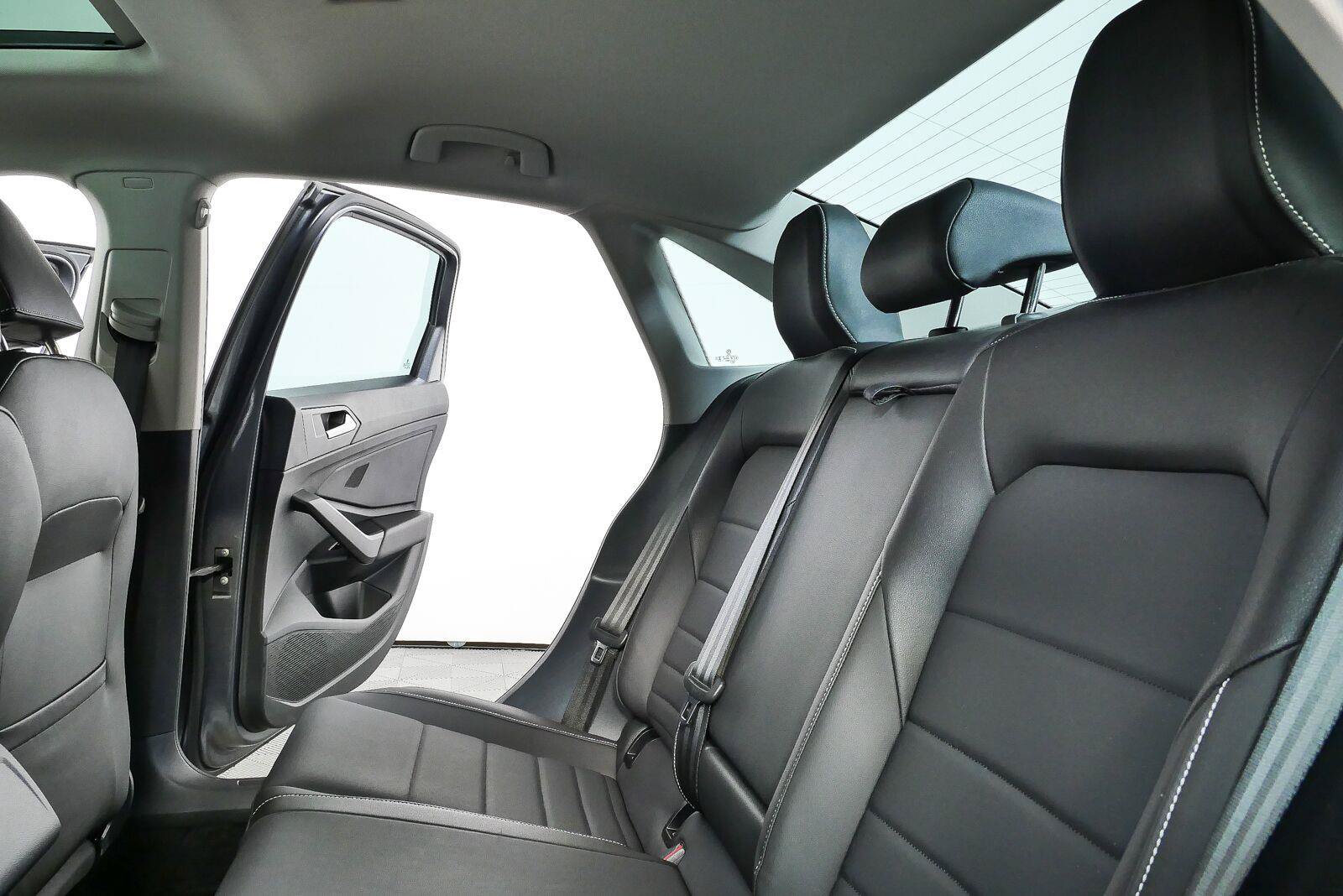 Used 2024 Volkswagen Jetta SE w/ Panoramic Sunroof Package FWD image 16