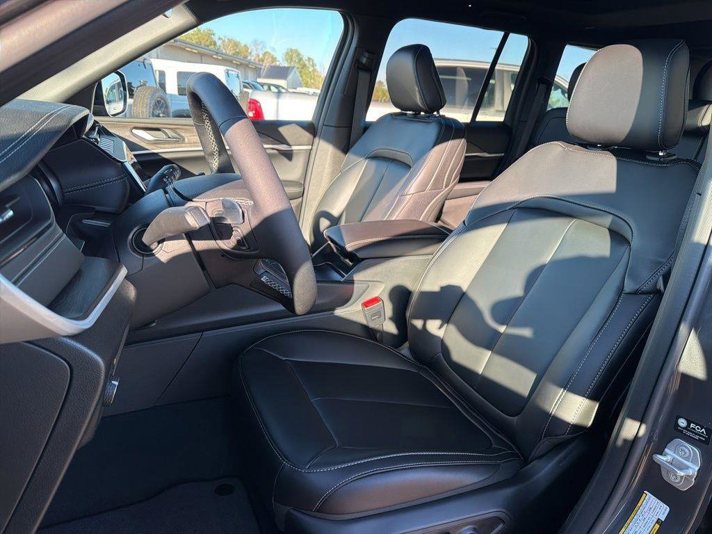 New 2026 Jeep Grand Cherokee Limited w/ Limited Altitude Package RWD image 29