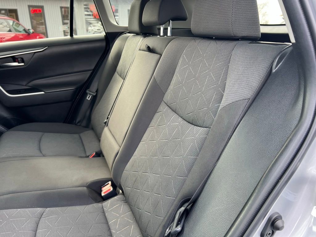 Used 2022 Toyota RAV4 XLE image 17