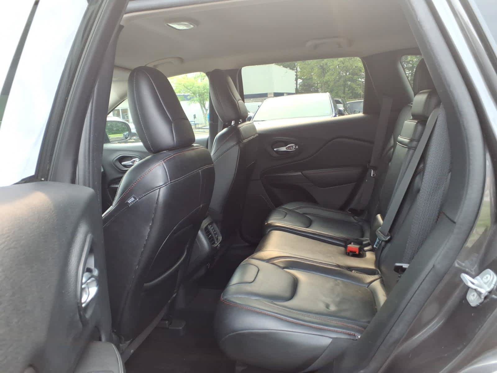 Used 2014 Jeep Cherokee Trailhawk w/ Technology Group AWD/4WD image 17