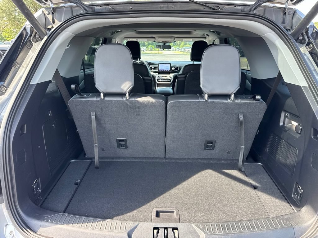 Used 2022 Ford Explorer XLT w/ Equipment Group 202A RWD image 13