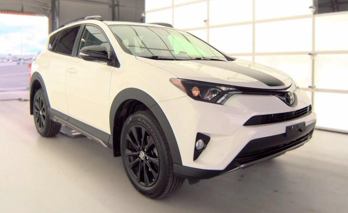 Used 2018 Toyota RAV4 Adventure AWD/4WD image 2