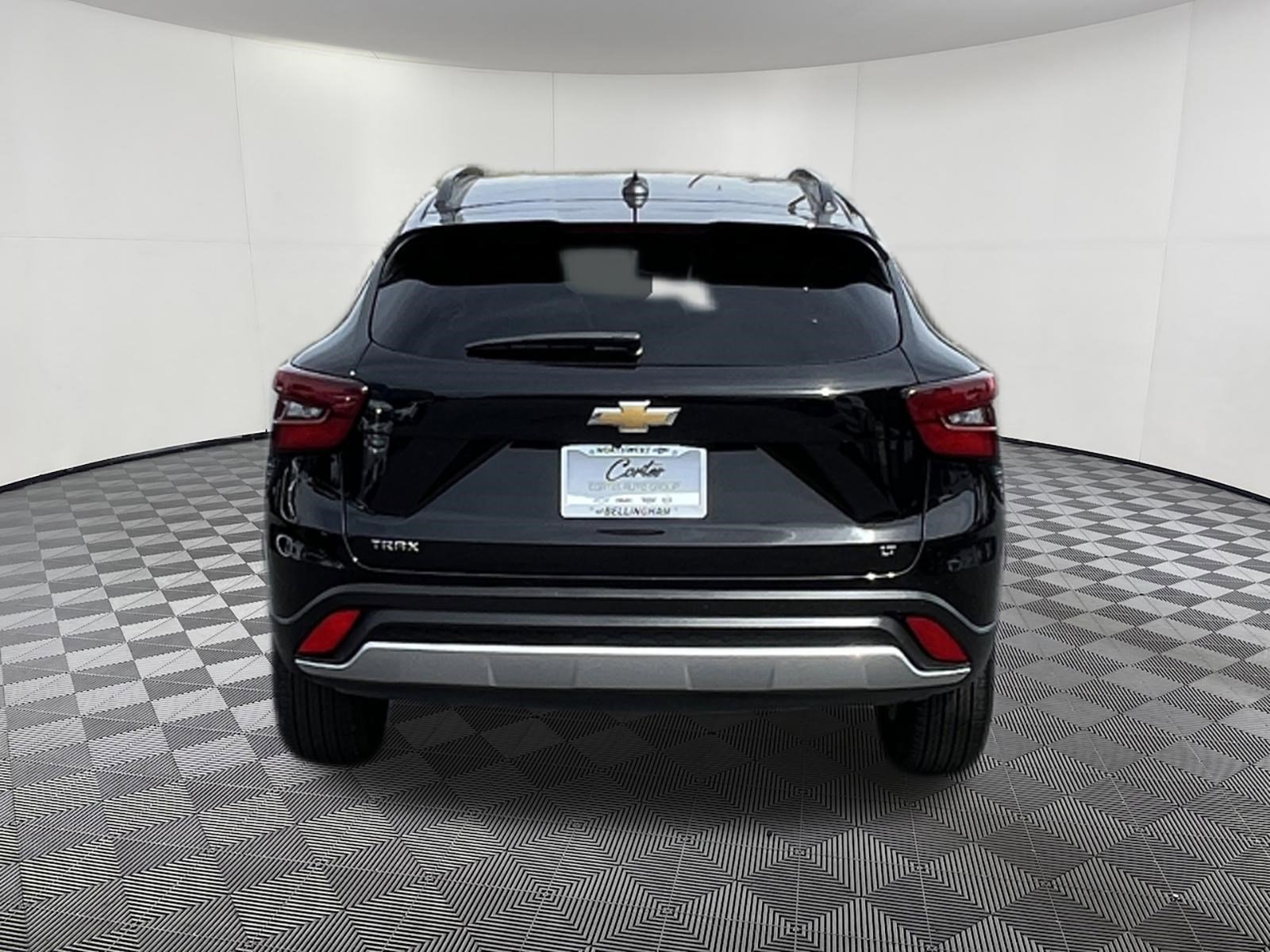 Used 2025 Chevrolet Trax LT FWD image 5