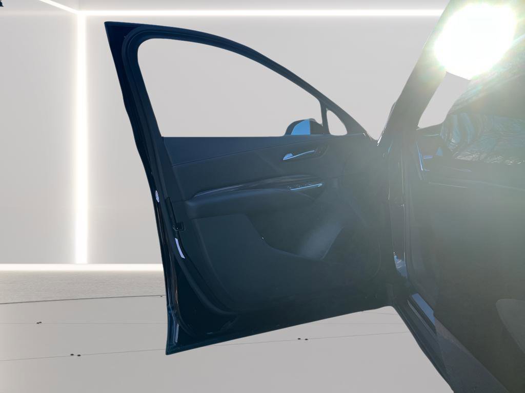 Used 2023 Cadillac XT4 Luxury w/ Cold Weather Package image 18