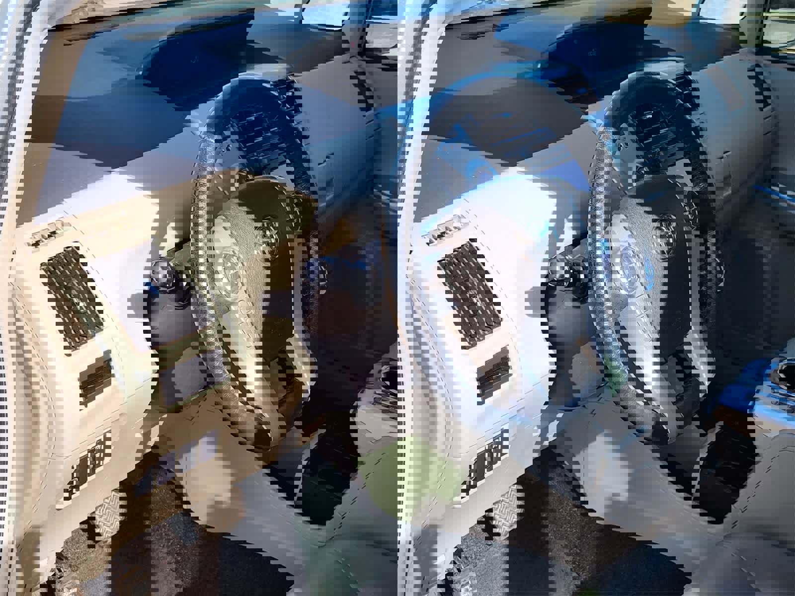 Used 2014 Toyota Prius V Five image 2