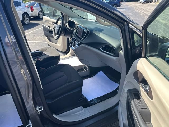 Used 2023 Chrysler Voyager LX FWD image 20