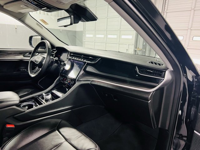 Used 2023 Jeep Grand Cherokee 4WD 4xe w/ Luxury Tech Group II image 34