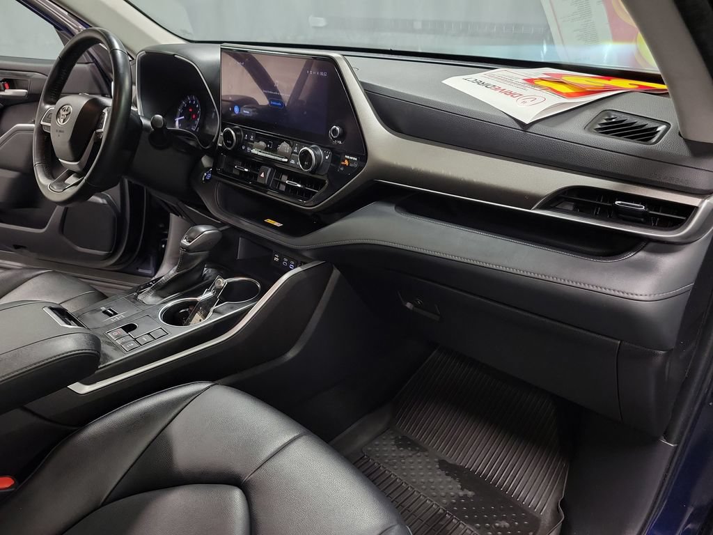Used 2023 Toyota Highlander XLE FWD image 25