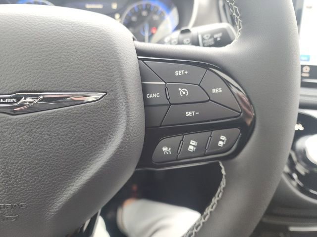 New 2026 Chrysler Pacifica Select w/ S Appearance Package image 10