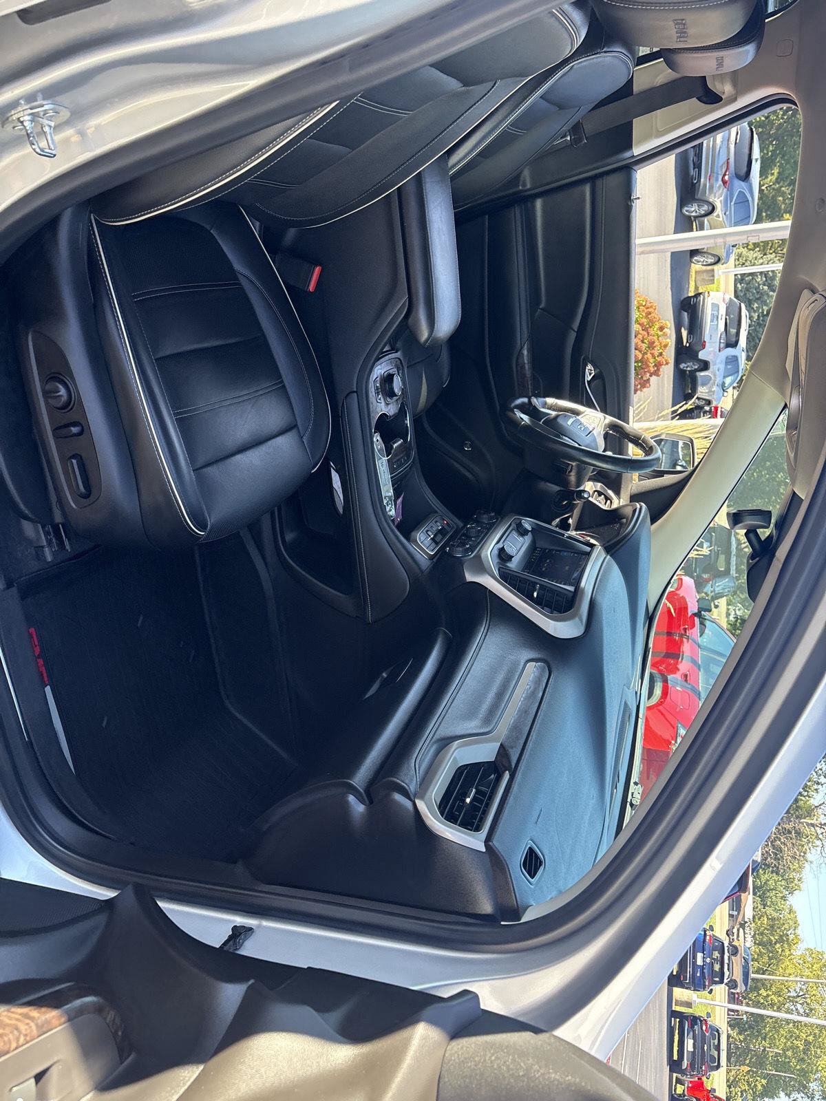 Used 2020 GMC Acadia Denali AWD/4WD image 15