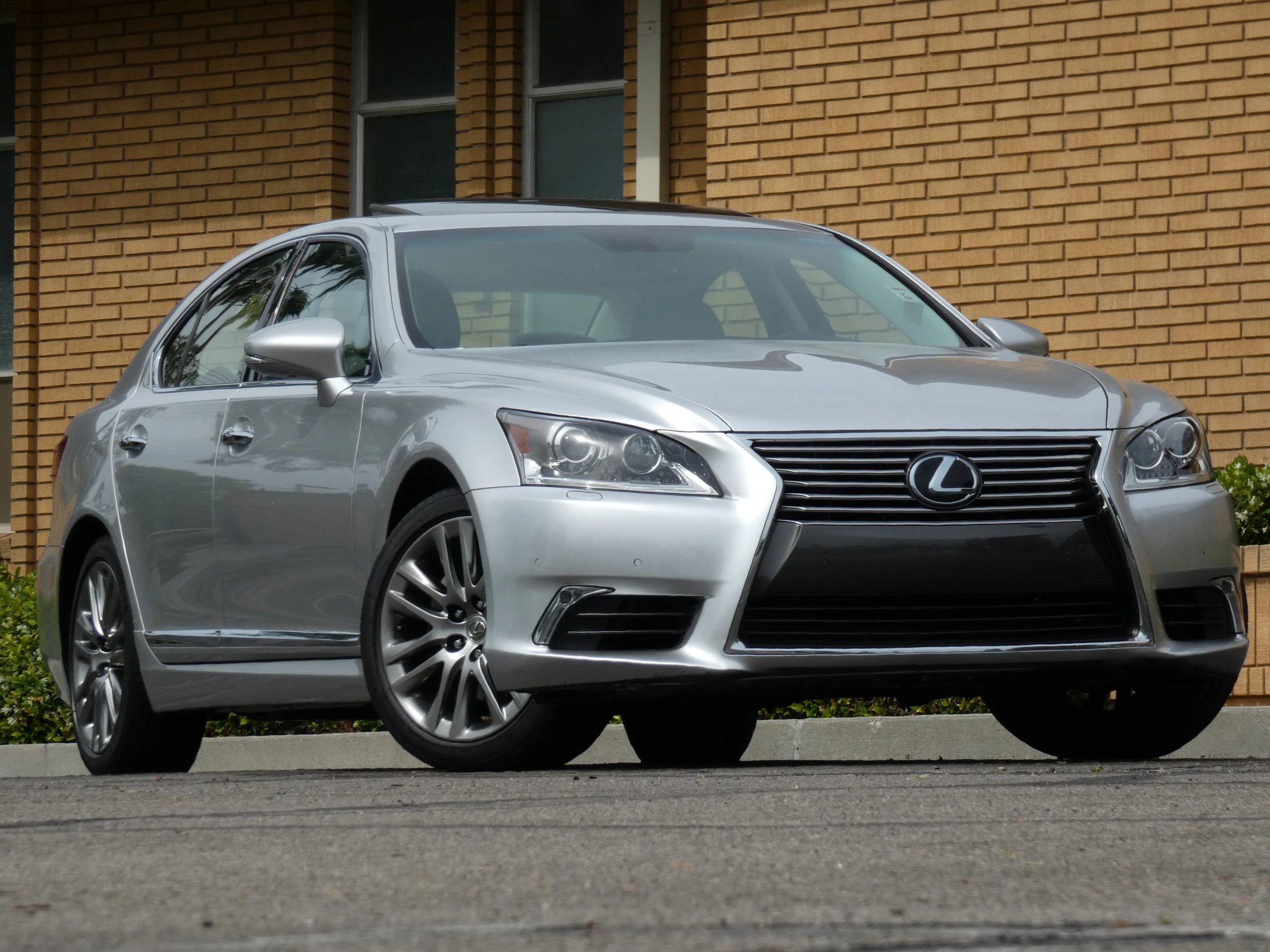 Used 2016 Lexus LS 460 w/ Comfort Package image 14