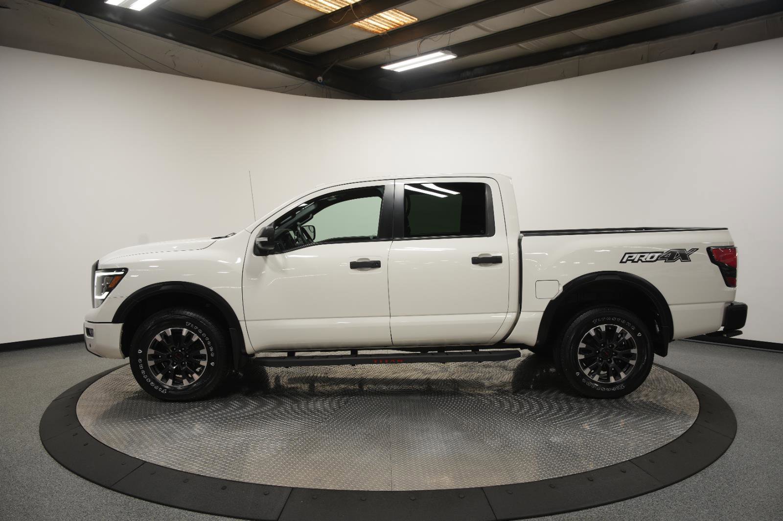 Used 2020 Nissan Titan PRO-4X w/ Pro-4x Utility Package image 5