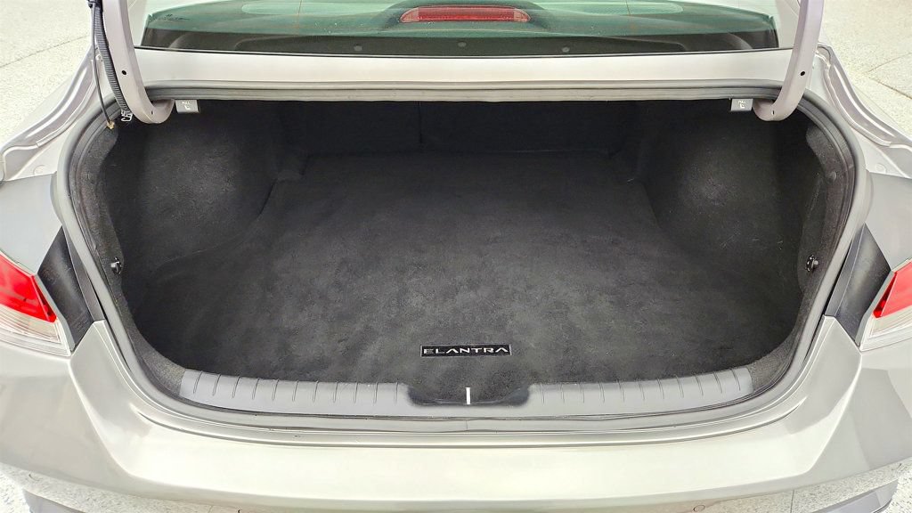 Used 2023 Hyundai Elantra Limited FWD image 23
