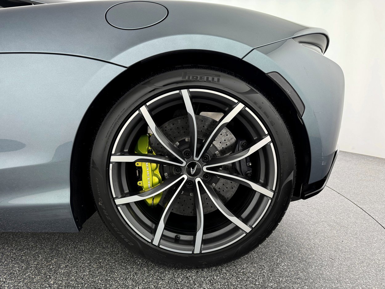 Used 2023 McLaren Artura image 29