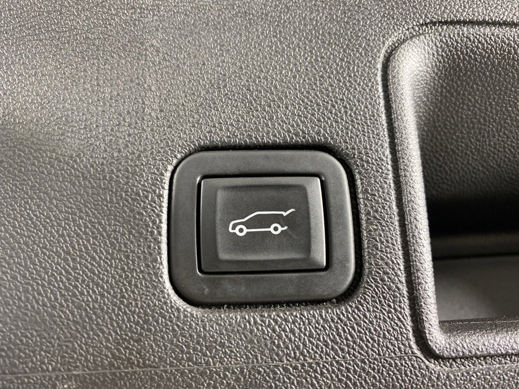 Used 2023 GMC Terrain SLT image 34