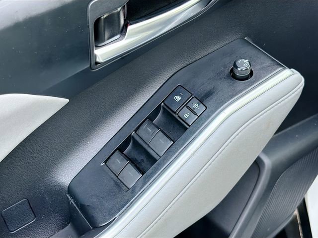 Used 2021 Toyota Highlander XLE image 19