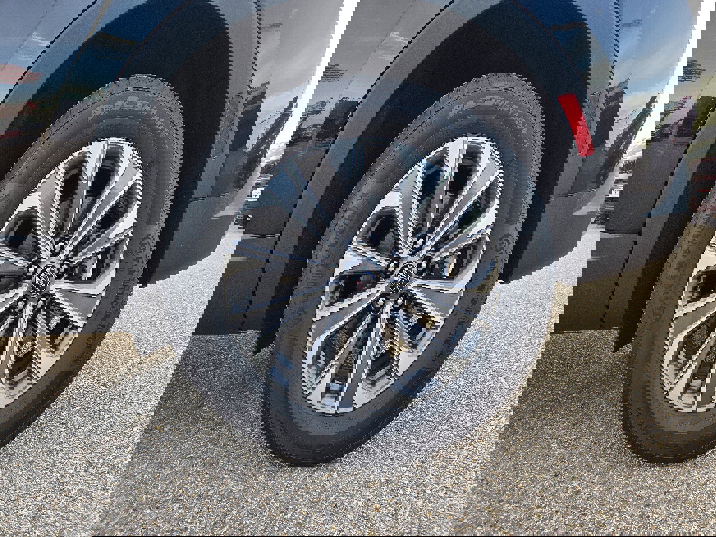 Used 2025 Buick Envision Preferred image 9