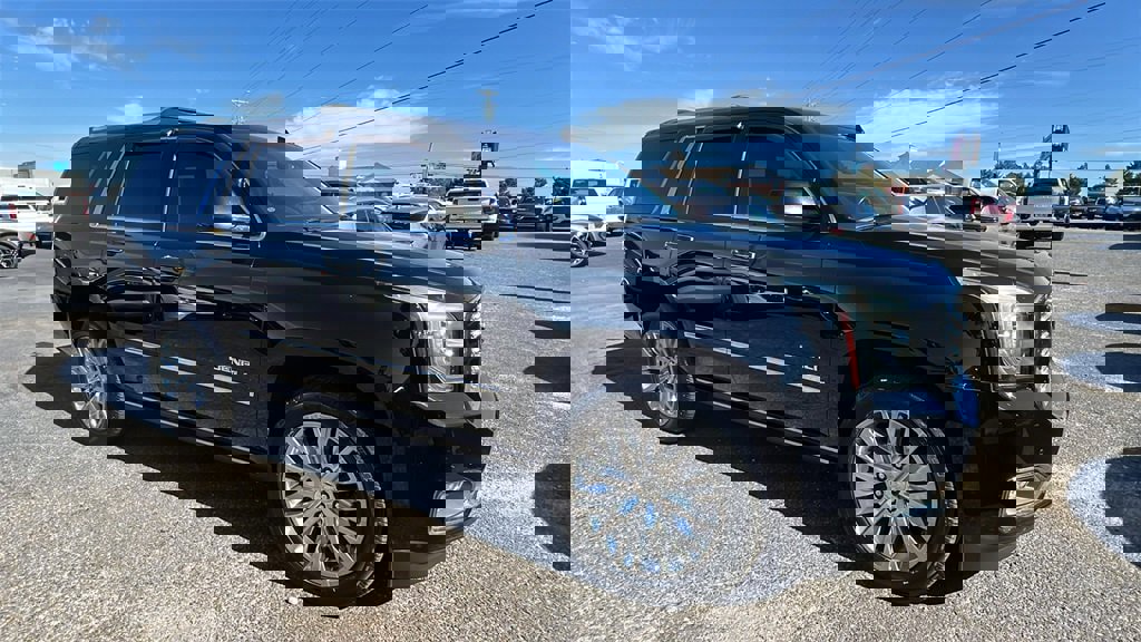 Used 2018 GMC Yukon Denali w/ Denali Ultimate Package image 3