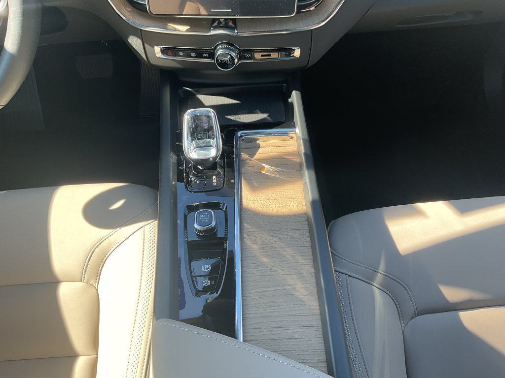 New 2027 Volvo XC60 B5 Plus AWD/4WD image 29